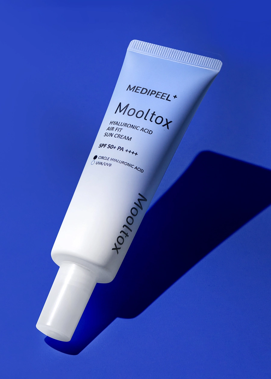 Солнцезащитный увлажняющий крем для лица - Medi peel Hyaluronic Acid Aqua Mooltox AIR FIT Sun Cream SPF 50+, 50 мл - фото N5
