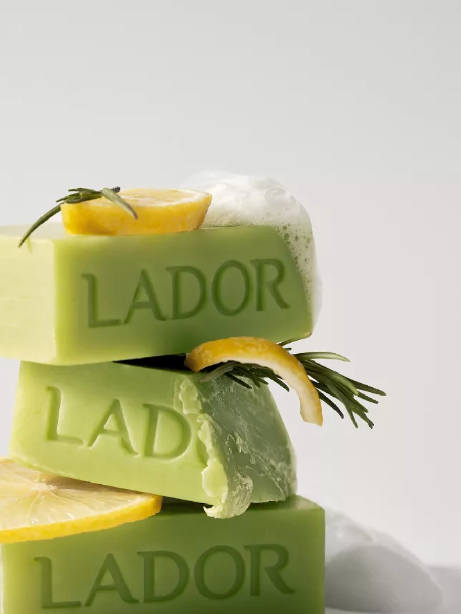 Бессиликоновый натуральный твердый шампунь - La'dor Wasabi Shampoo Bar, 115 г - фото N5