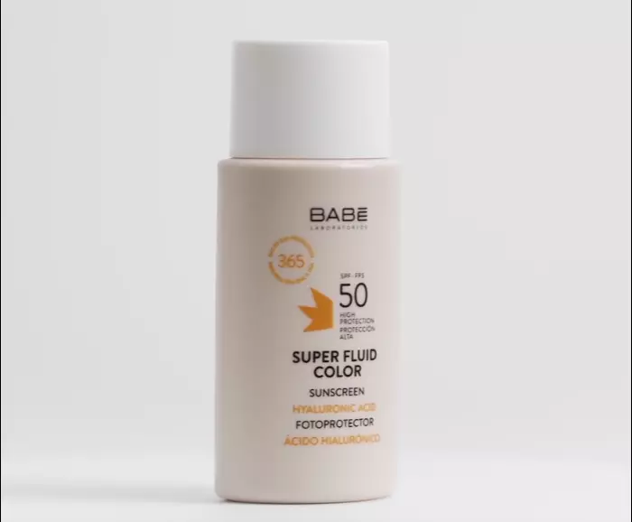Текстура тонуючого сонцезахисного крему BABE Laboratorios Super Fluid Color Sunscreen SPF50
