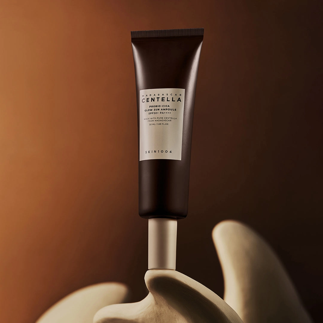 Солнцезащитная восстанавливающая сыворотка - SKIN1004 Madagascar Centella Probio-Cica Glow Sun Ampoule SPF50, 50 мл - фото N4