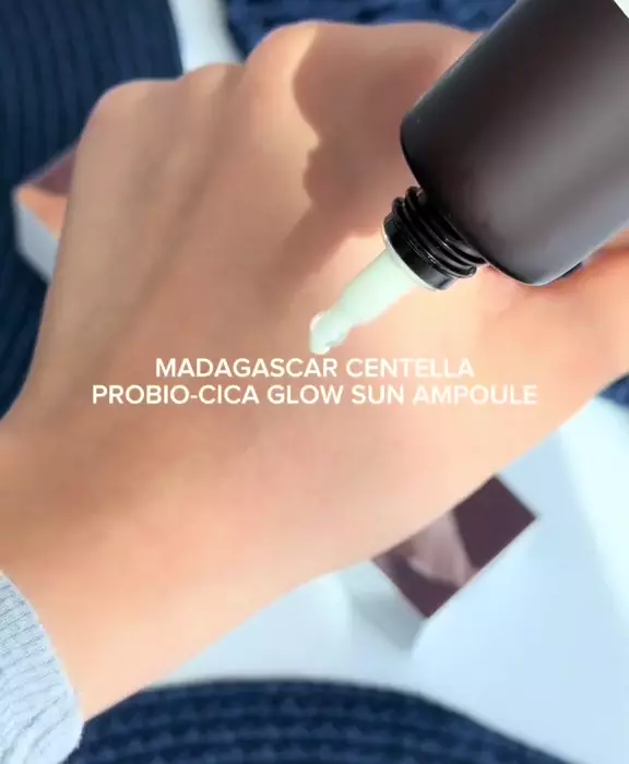Текстура санскріну SKIN1004 Madagascar Centella Probio-Cica Glow Sun Ampoule SPF50+ PA++++