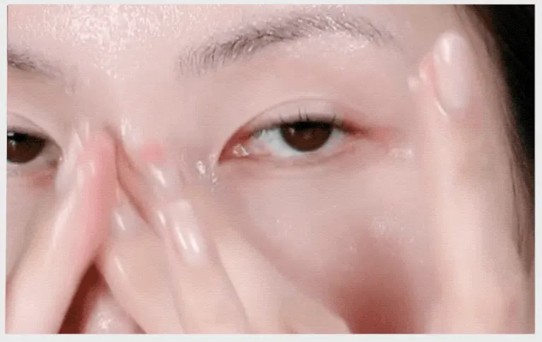 Текстура гідрофільного бальзама Fraijour Pro Moisture Enzyme Cleansing Balm
