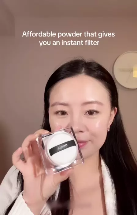 Нанесение пудры Dr. Althea Dear.A Face Blur Finishing Powder
