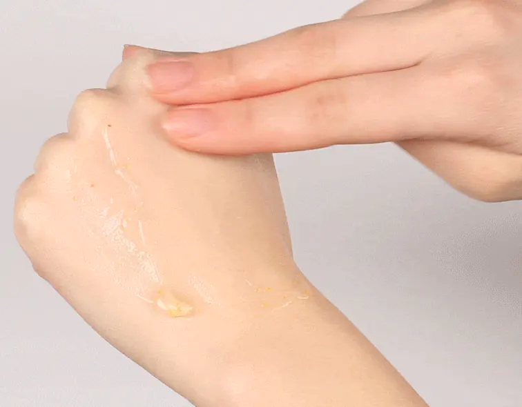 Текстура освітлюючої сироватка VT Cosmetics Vita-Light Reedle Shot