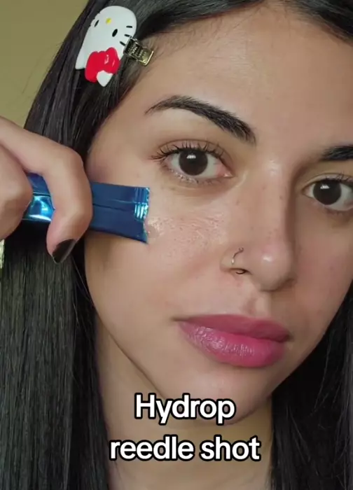 Текстура сироватки VT Cosmetics HYDROP REEDLE SHOT