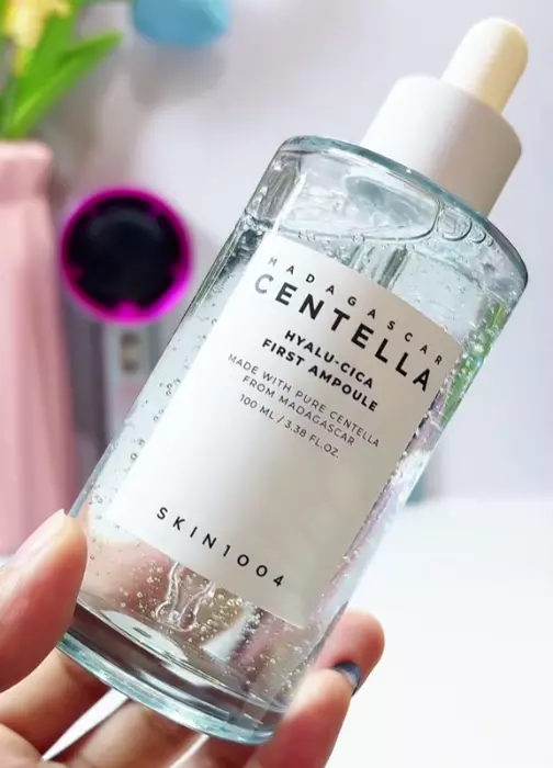 Текстура сироватки SKIN1004 Madagascar Centella Hyalu-Cica First Ampoule