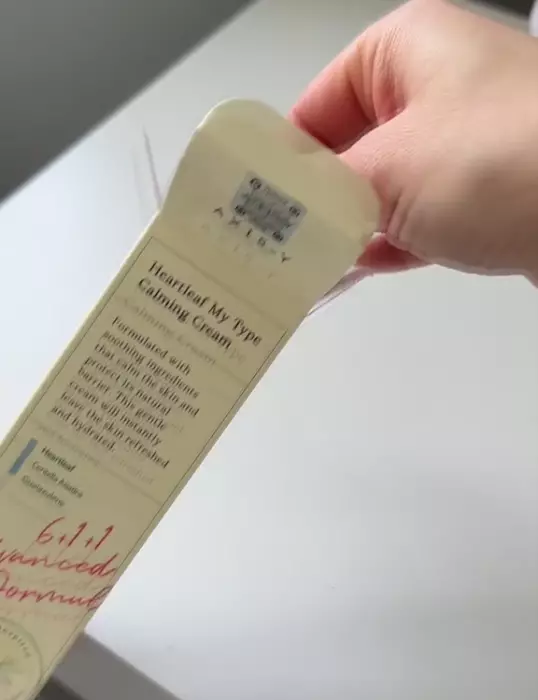 Текстура успокаивающего крема AXIS-Y Heartleaf My Type Calming Cream
