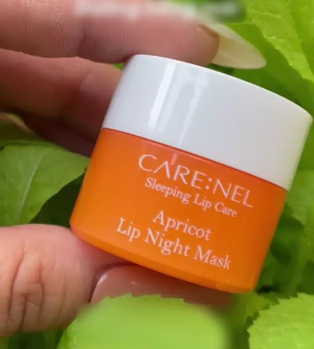 Текстура ночной маски для губ Carenel Apricot Lip Night Mask