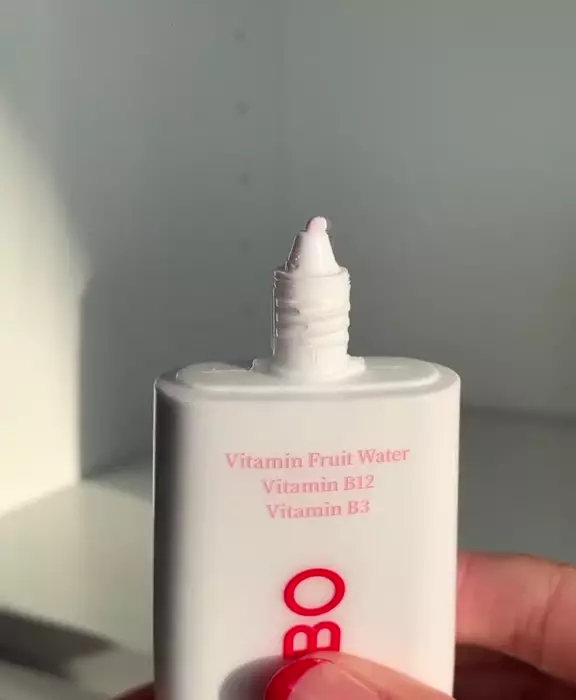 Тонуючий спф-крем TOCOBO Vita Tone Up Sun Cream SPF50+ PA++++