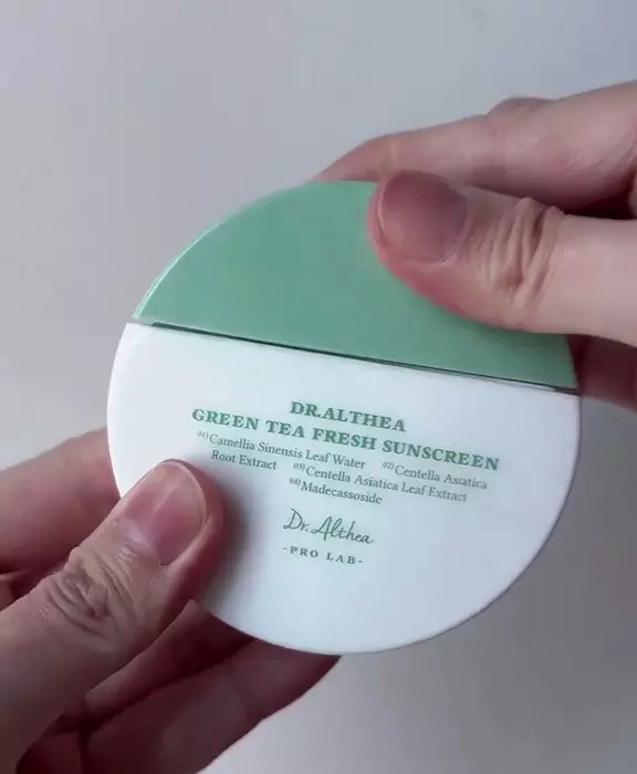 ПРОБНИК Освіжаючий сонцезахисний крем з зеленим чаєм - Dr. Althea Green Tea Fresh Sunscreen, 2 мл - фото N2