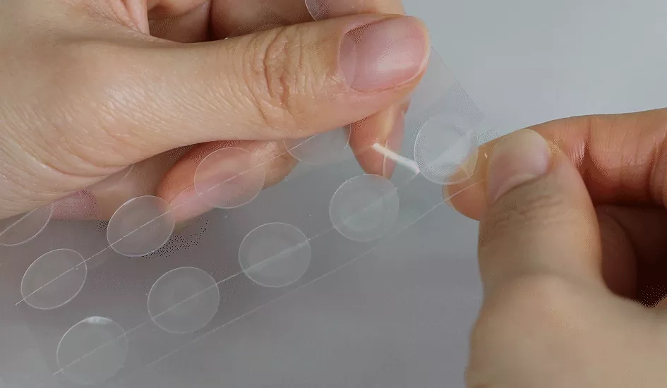 Как правильно отклеивать пластырь VT Cosmetics VT SPOT PATCH