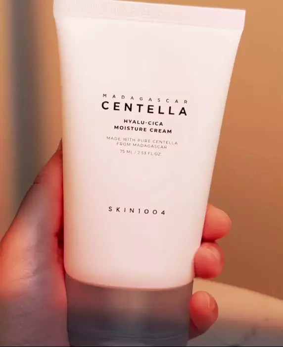 ПРОБНИК Увлажняющий крем с гиалуроновой кислотой и центеллой - SKIN1004 Madagascar Centella Hyalu-Cica Moisture Cream, 1,5 мл - фото N5