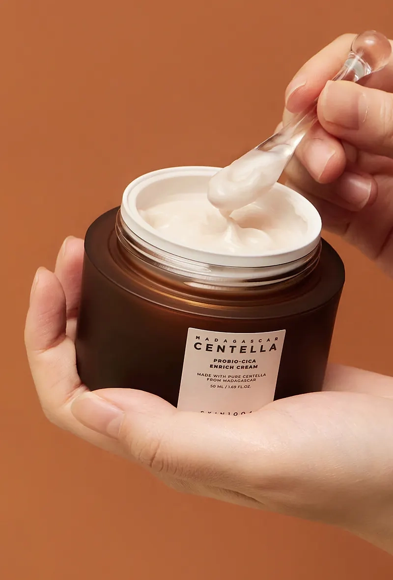 Поживний та відновлюючий крем з пробіотиками та центеллою - SKIN1004 Madagascar Centella Probio-Cica Enrich Cream, 15 мл - фото N3