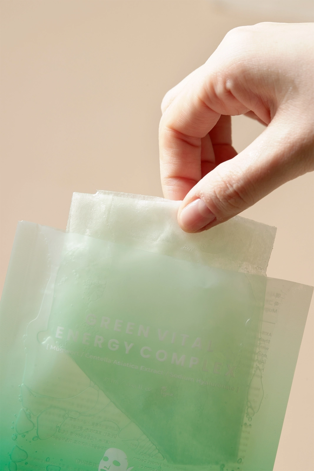 Маска тканинна заспокійлива з полином - AXIS-Y Mugwort Green Vital Energy Complex Sheet Mask, 27 мл - фото N3