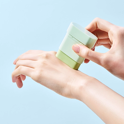 Охолоджуючий сонцезахисний стік - TOCOBO Cica Cooling Sun Stick SPF50+ PA++++ MINI, 11 г - фото N4
