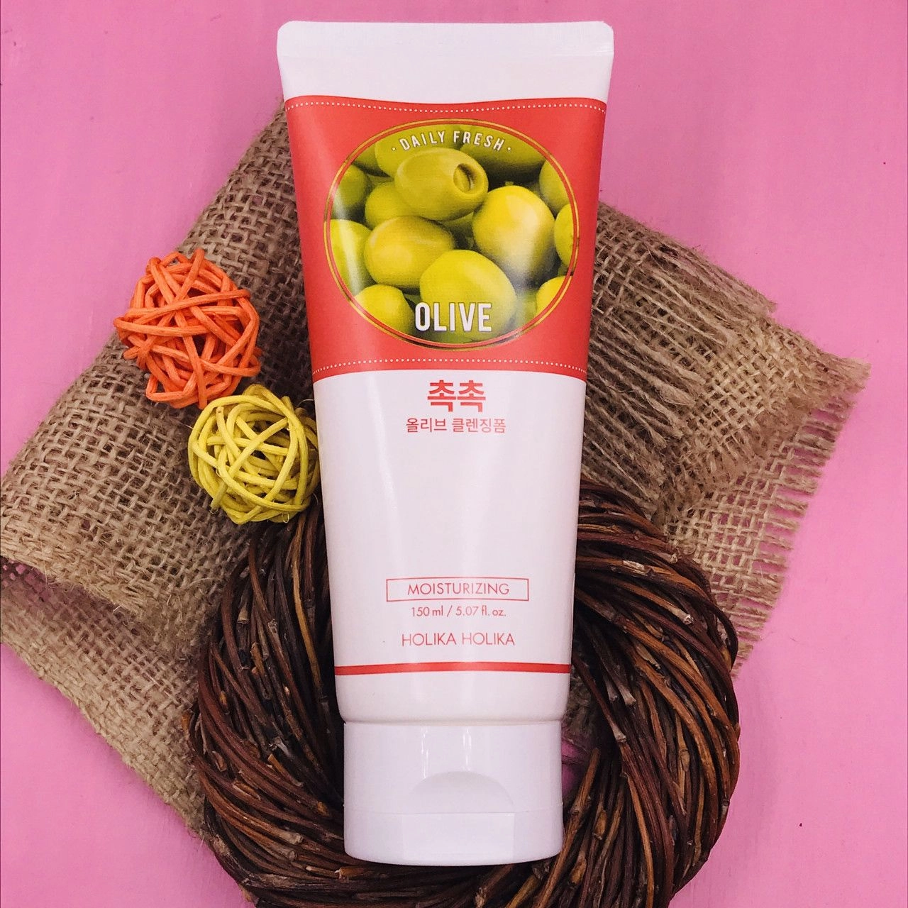 Holika Holika Увлажняющая очищающая пенка для умывания Daily Fresh Olive Cleansing Foam с экстрактом оливы, 150 мл - фото N2