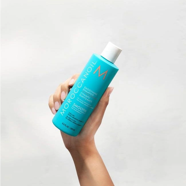 Розгладжуючий шампунь для неслухняного та вьюнкого волосся - Moroccanoil Smoothing Shampoo, 250 мл - фото N3