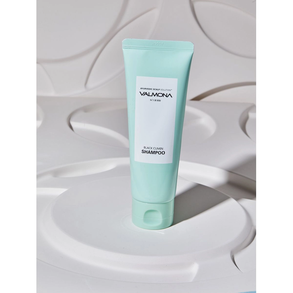 Шампунь для волос с целебными травами - Valmona Ayurvedic Scalp Solution Black Cumin Shampoo, 100 мл - фото N2