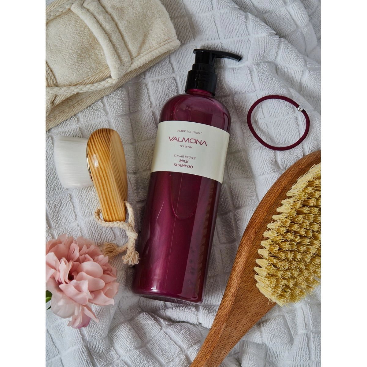 Восстанавливающий шампунь для волос с молоком и экстрактами ягод - Valmona Flaky Solution Sugar Velvet Milk Shampoo, 480 мл - фото N2
