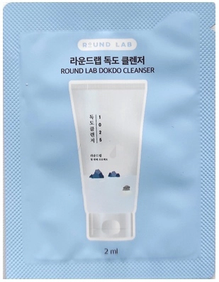 М'яка пінка для вмивання з морською водою - ROUND LAB 1025 Dokdo Cleanser Sample, (Пробник), 2мл - фото N2