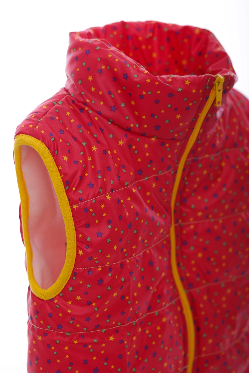 BABYKROHA Жилетка для дівчинки на флісі Babykroha у дрібну зірочку червона, 110 - фото N2