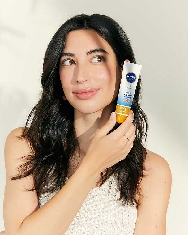 Nivea Крем для лица с матирующим эффектом SPF50 Sun UV Face Shine Control Mattifying Effect Medium Tinted Cream SPF50 - фото N4