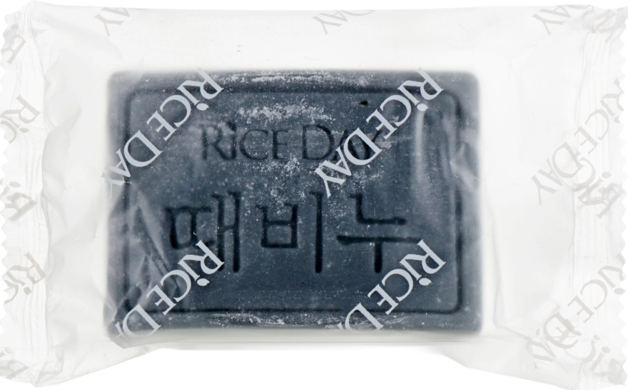 CJ Lion Мыло туалетное с эффектом скраба "Древесный уголь" Rice Day Scrub Body Soap - фото N2