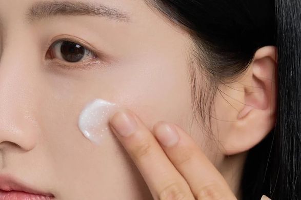 Освітлюючий крем проти пігментації - SKIN1004 Madagascar Centella Tone Brightening Capsule Cream, 75 мл