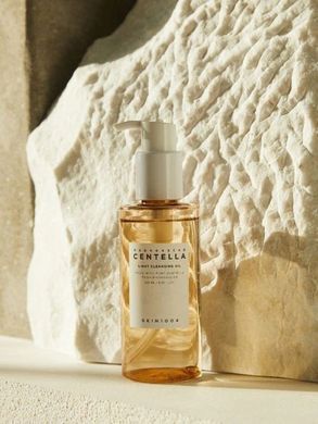 Легкое успокаивающее гидрофильное масло с центеллой - SKIN1004 Madagascar Centella Light Cleansing Oil, 200 мл