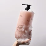 Гель для душу відлущуючий з сіллю НІЖНА ТРОЯНДА - BATHPA Bath Salt Scrub Body Wash Soft Rosy, 1000 мл - фото N2