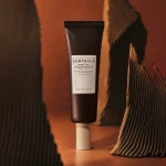 Солнцезащитная восстанавливающая сыворотка - SKIN1004 Madagascar Centella Probio-Cica Glow Sun Ampoule SPF50, 50 мл - фото N3