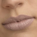 Aden Жидкая матовая помада Satin Effect Lipstick 01 Radiant Beige, 7 мл - фото N2