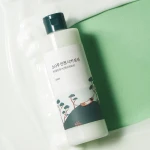 Заспокійливий лосьйон з екстрактом голок сосни - ROUND LAB Pine Calming Cica Lotion, 250 мл - фото N6