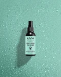 NYX Professional Makeup Dewy Finish Long Lasting Setting Spray Спрей-фиксатор для макияжа с эффектом влажной кожи - фото N3