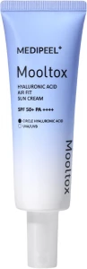Сонцезахисний зволожуючий крем для обличчя - Medi peel Hyaluronic Acid Aqua Mooltox AIR FIT Sun Cream SPF 50+, 50 мл