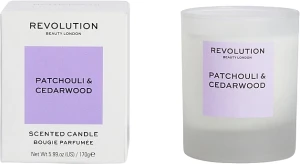 Makeup Revolution Ароматична свічка "Пачулі і кедр" Patchouli & Cedarwood Scented Candle